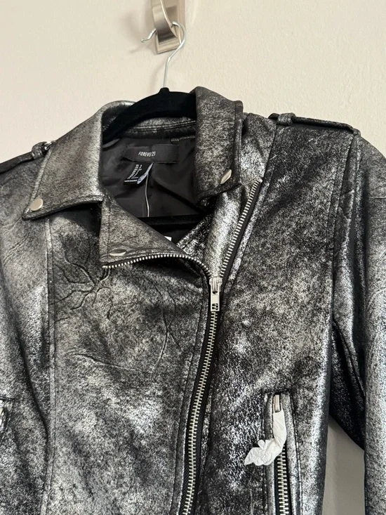Metallic Silver Moto Jacket - Women - Picture 5 of 9